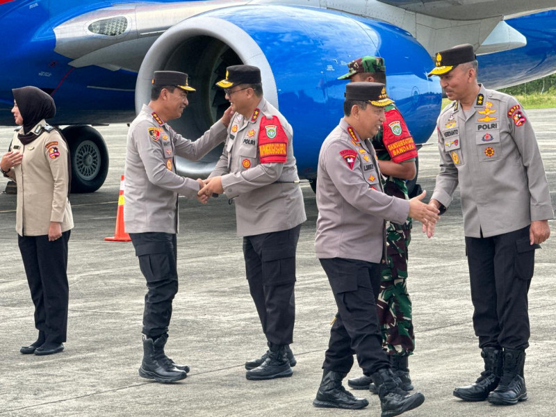 Kapolri Tiba Di Aceh Disambut Kapolda Aceh