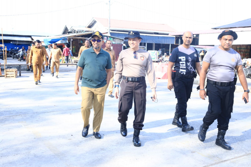 Dirsamapta Polda Aceh Pimpin Gotong Royong Massal di Pasar Al-Mahirah Dukung Program ASRI