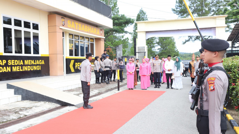 Kunker ke Polres Gayo Lues, Kapolda Aceh Tekankan Peningkatan Pelayanan dan Tandatangani Prasasti Pembangunan Polsek Dabun Gelang