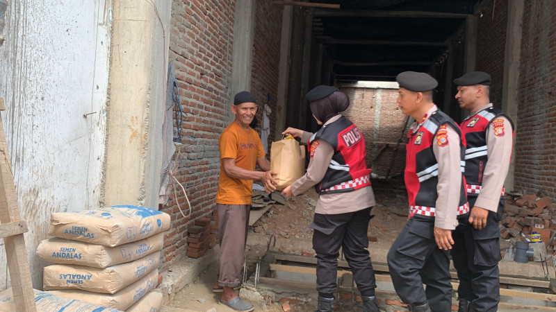 Ditsamapta Mayday Care, Ditsamapta Polda Aceh Bagi Sembako Untuk Buruh