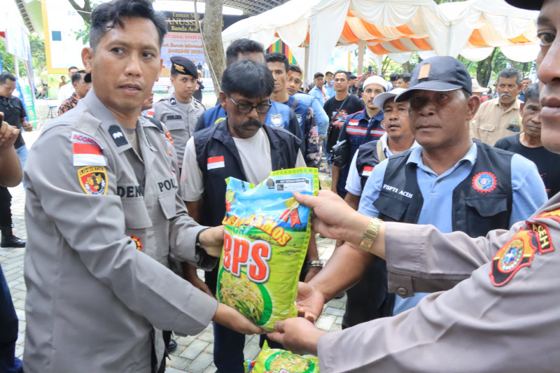Peringatan May Day di Banda Aceh Berlangsung Tertib, Polda Aceh Bagikan 2,5 Ton Beras