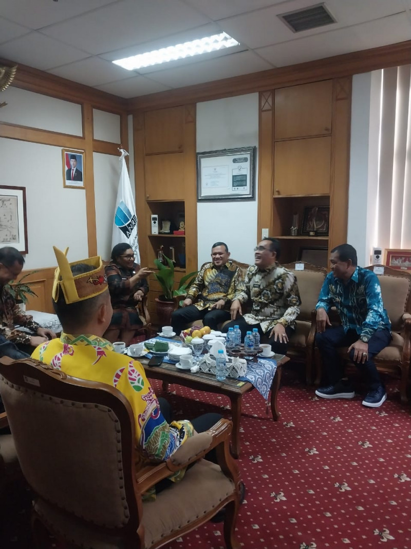 Wagub Aceh Terima Penghargaan Simpul Jaringan Terbaik Nasional 2025
