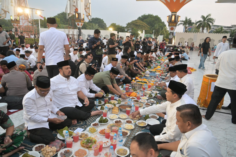 Wagub Aceh Sebut Tradisi Buka Puasa Nuzulul Qur’an di Masjid Raya Sudah Mengakar di Aceh