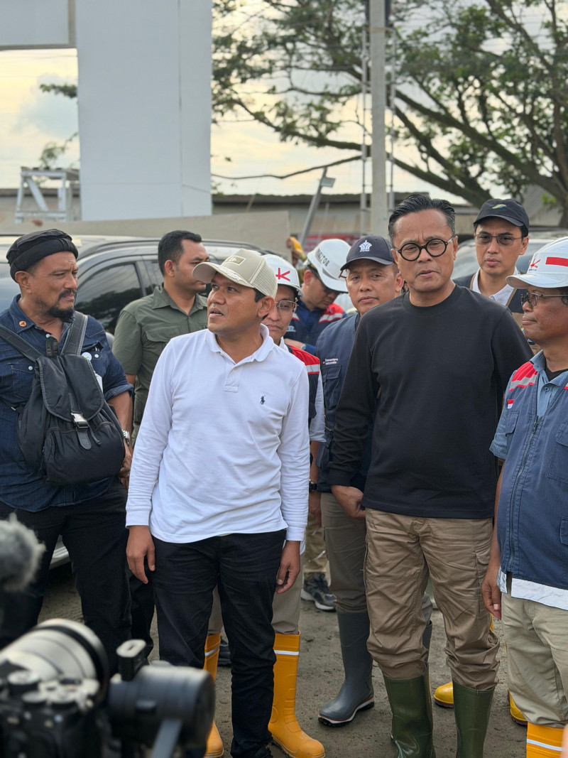 Wagub Aceh Dampingi Wamen BUMN Tinjau Huntara dan RSUD Aceh Tamiang