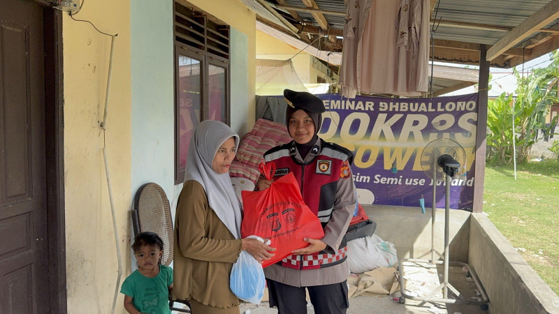 Ditsamapta Polda Aceh Sambangi Warga Kurang Mampu, Salurkan Paket Sembako dalam Program Jum’at Berkah