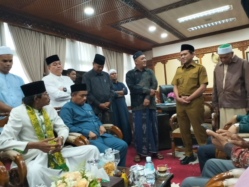 Datangi wagub Aceh di Kantor, Sejumlah Ulama Doakan Wagub Jadi Haji Mabrur