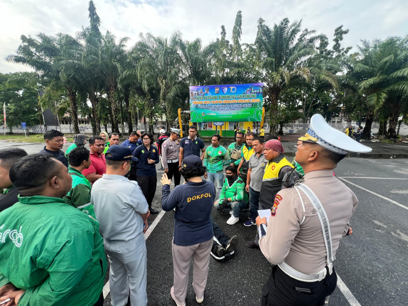 Ratusan Ojol Dikukuhkan Jadi Duta Keselamatan Berlalu Lintas di Riau