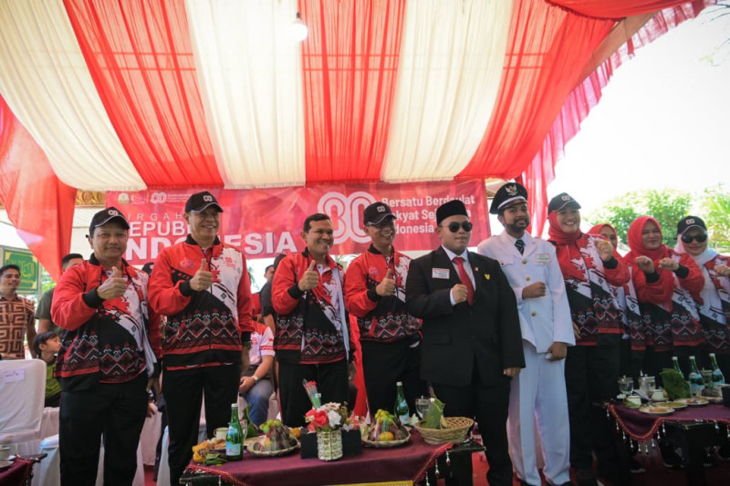 Wagub Aceh Fadhlullah Sambut Ribuan Peserta Pawai Budaya HUT ke-80