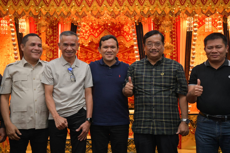 Tak Kenal Lelah, Wagub Aceh Mediasi Hingga Larut Malam, Konflik APBK Aceh Singkil Akhirnya Tuntas