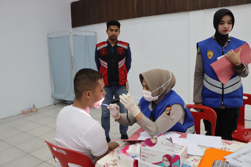 Pemeriksaan Kesehatan Tahap I Dalam Rangka Penerimaan Calon Bintara Di Polda Aceh