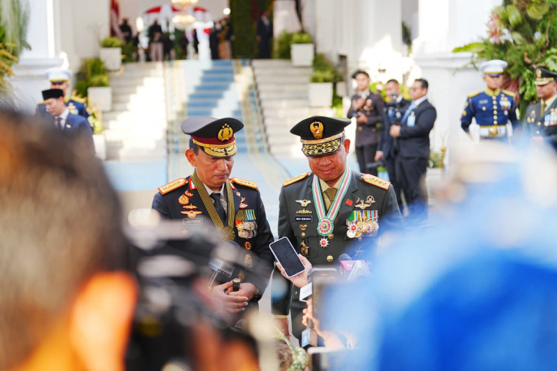 Kapolri dan Panglima TNI Apresiasi Antusiasme Warga dalam Upacara HUT RI ke-80 di Istana