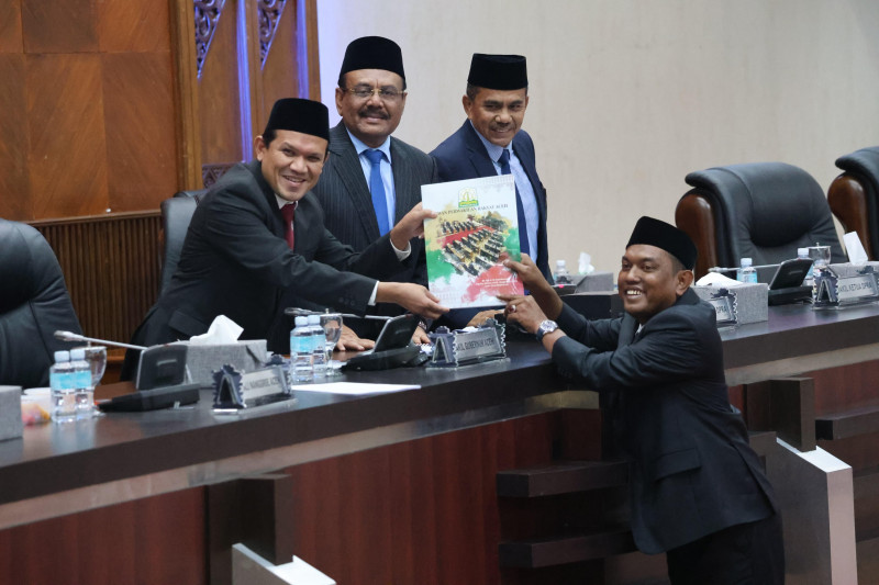 Wagub Hadiri Rapat Penyampaian Rekomendasi DPRA Terkait LKPJ 2024, Siap Tindaklanjuti