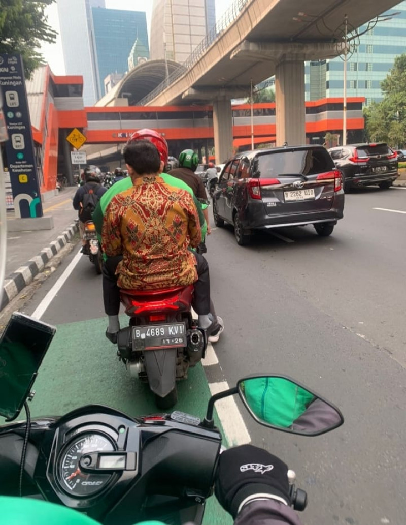 Gunakan Ojol, Wagub Aceh Terobos Kemacetan Jakarta Demi Perjuangkan Dana Otsus Aceh