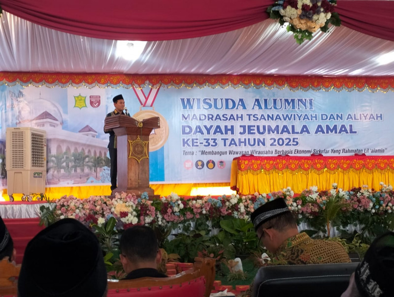 Wakil Gubernur Aceh Hadiri Wisuda Ke-33 Dayah Jeumala Amal Pidie Jaya