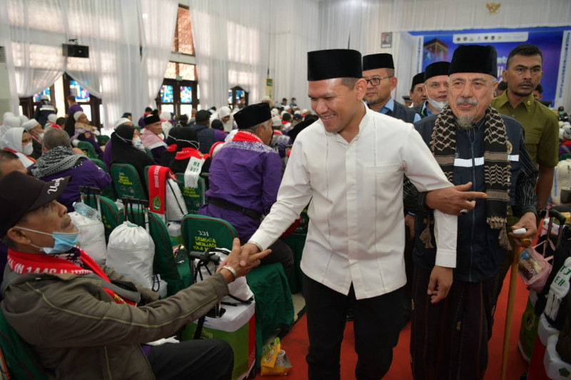 Wagub Fadhlullah Sambut Kepulangan Jemaah Haji Aceh