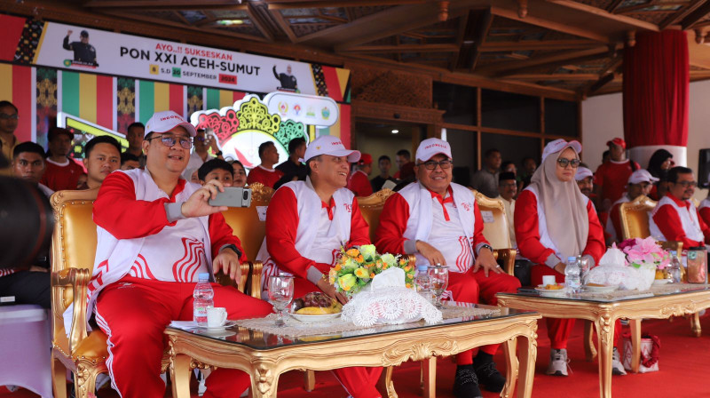 Kapolda Aceh, Bersama Pj. Gubernur Aceh Dan Pangdam IM Saksikan Pawai Hut Kemerdekaan RI ke 79