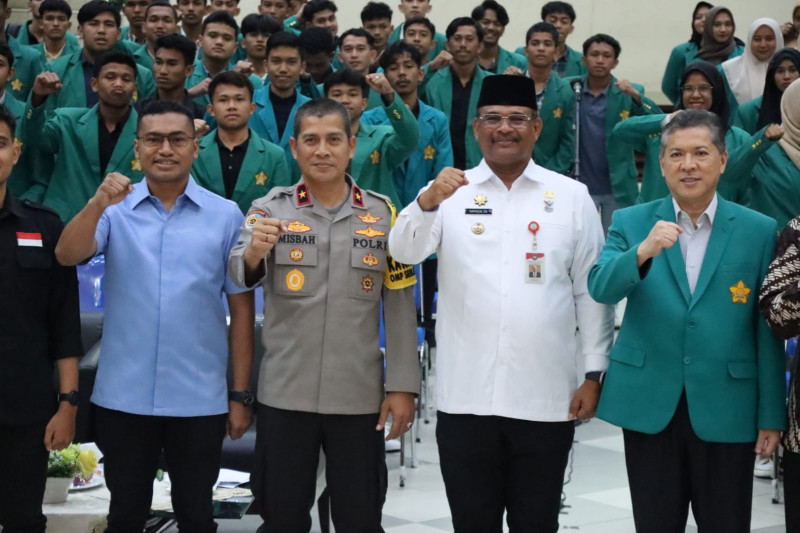 Brigjen Pol. Misbahul Munauwar, S. H, Menjadi Narasumber Seminar Nasional Di Gedung AAC Dayan Dawood