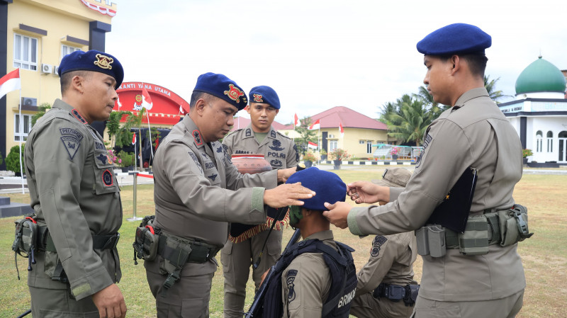 Kapolda Aceh Tutup Pembinaan Tradisi dan Pembaretan 65 Bintara Remaja Satbrimob Polda Aceh