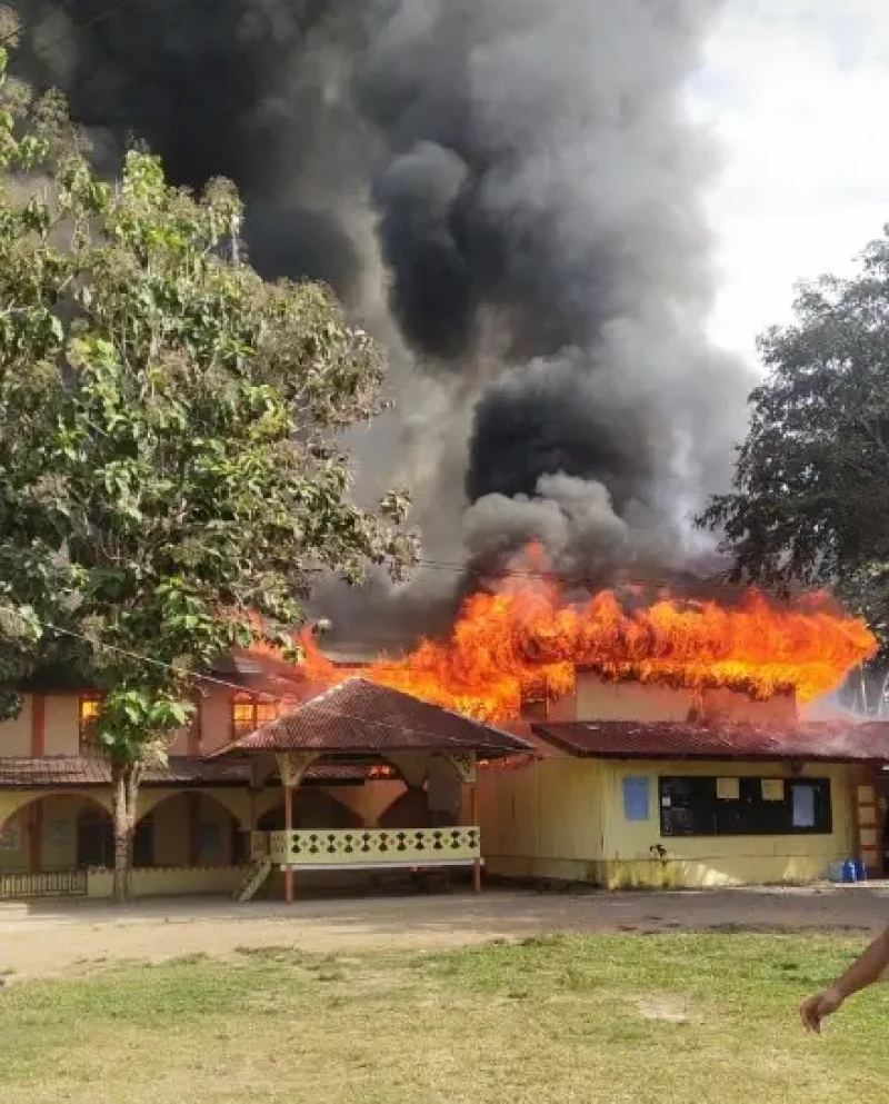 Dayah Babul Maghfirah Terbakar  Pj Bupati Perintahkan Tim Bergerak Cepat