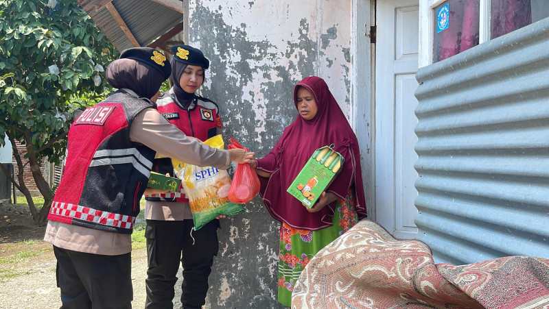 Ditsamapta Polda Aceh Berkah Idul Fitri, Bagi Sembako Dan Parcel Lebaran Untuk Masyarakat