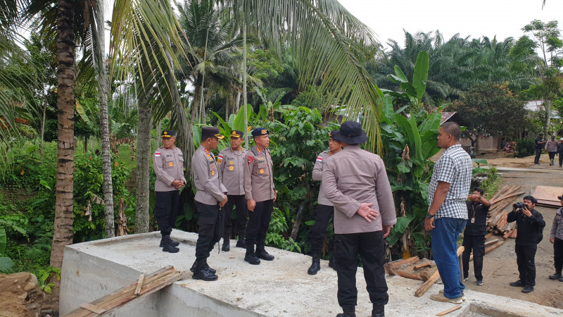 Kapolda Aceh Tinjau Progres Pembangunan Jembatan Bailey di Peusangan